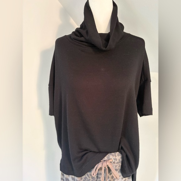 rag & bone jean Tops - rag & bone jean hi/lo oversized top. Super soft w/4” stretch. Tuck in or out